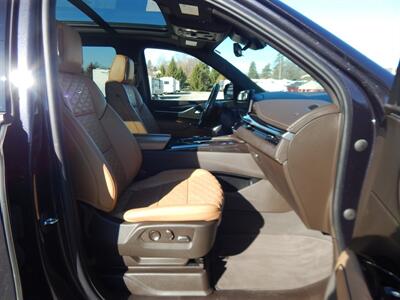 2022 Cadillac Escalade Premium Luxury  4WD - Photo 17 - Angola, IN 46703