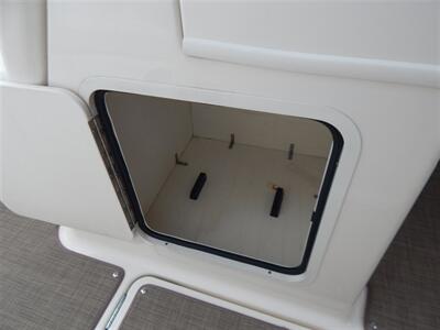 2016 BAYLINER 195 DECKBOAT SERIES   - Photo 39 - Angola, IN 46703