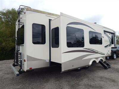 2018 Forest River Palomino Columbus 320RS   - Photo 3 - Angola, IN 46703