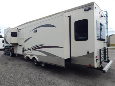 2018 Forest River Palomino Columbus 320RS   - Photo 5 - Angola, IN 46703