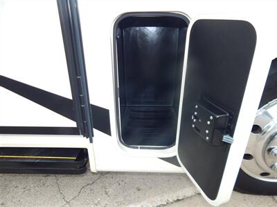 2022 Jayco Precept 34G   - Photo 10 - Angola, IN 46703