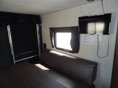 2020 Forest River Cherokee Greywolf Limited  22RR Toyhauler - Photo 13 - Angola, IN 46703