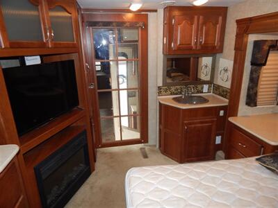 2009 Fleetwood Quantum 325RKTS  5th Wheel - Photo 38 - Angola, IN 46703