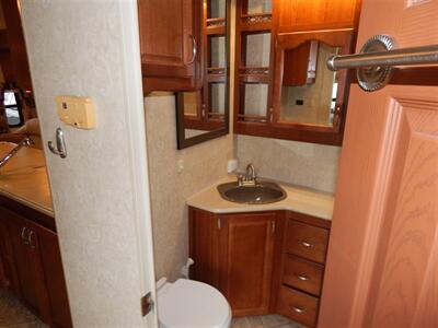 2009 Fleetwood Quantum 325RKTS  5th Wheel - Photo 29 - Angola, IN 46703