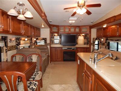 2009 Fleetwood Quantum 325RKTS  5th Wheel - Photo 16 - Angola, IN 46703