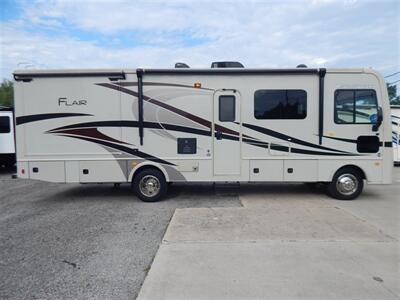 2017 Fleetwood Flair 30P   - Photo 6 - Angola, IN 46703