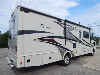 2017 Fleetwood Flair 30P   - Photo 7 - Angola, IN 46703