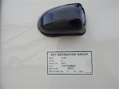 2017 Fleetwood Flair 30P   - Photo 18 - Angola, IN 46703