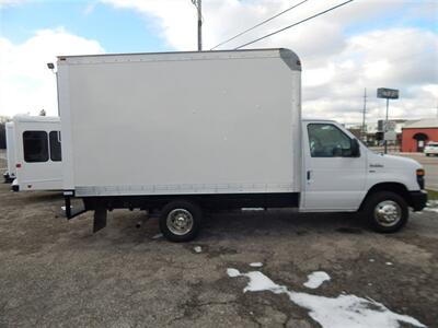 2014 Ford E-350 SD  12' Box - Photo 6 - Angola, IN 46703