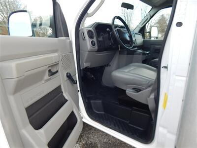 2014 Ford E-350 SD  12' Box - Photo 13 - Angola, IN 46703