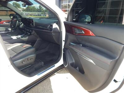 2025 Chevrolet Traverse RS  AWD - Photo 17 - Angola, IN 46703