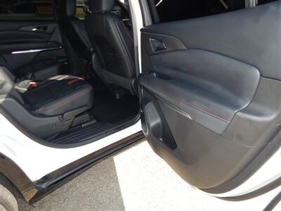 2025 Chevrolet Traverse RS  AWD - Photo 14 - Angola, IN 46703