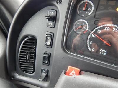 2016 Freightliner Goshen Coach Bus  36 Passenger - Photo 10 - Angola, IN 46703