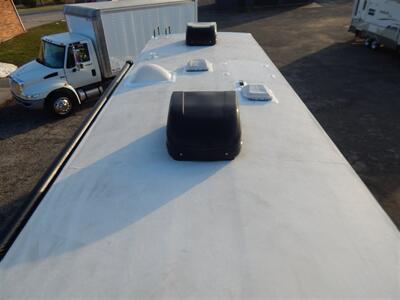 2022 Thor Chateau 31W  Bunkhouse - Photo 35 - Angola, IN 46703