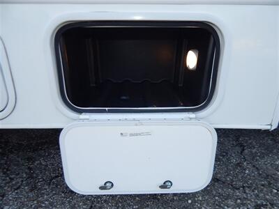 2022 Thor Chateau 31W  Bunkhouse - Photo 26 - Angola, IN 46703