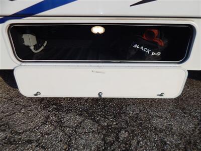 2022 Thor Chateau 31W  Bunkhouse - Photo 14 - Angola, IN 46703