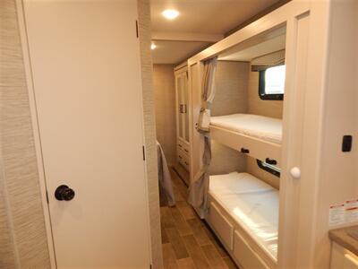2022 Thor Chateau 31W  Bunkhouse - Photo 47 - Angola, IN 46703
