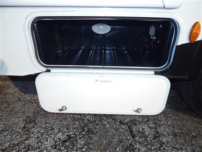 2022 Thor Chateau 31W  Bunkhouse - Photo 13 - Angola, IN 46703