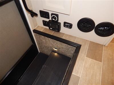 2022 Thor Chateau 31W  Bunkhouse - Photo 45 - Angola, IN 46703