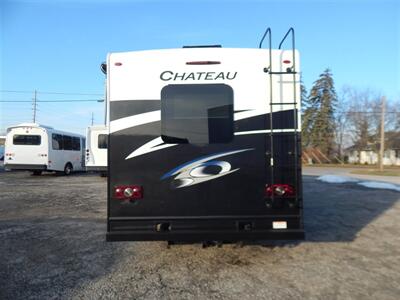 2022 Thor Chateau 31W  Bunkhouse - Photo 8 - Angola, IN 46703