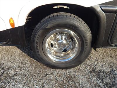 2022 Thor Chateau 31W  Bunkhouse - Photo 12 - Angola, IN 46703