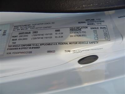 2022 Thor Chateau 31W  Bunkhouse - Photo 19 - Angola, IN 46703