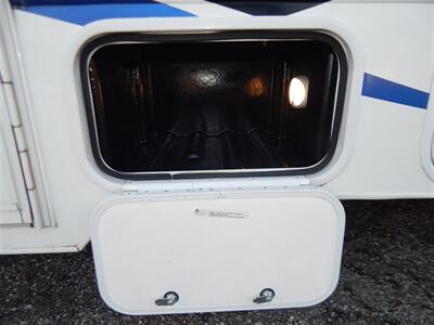 2022 Thor Chateau 31W  Bunkhouse - Photo 27 - Angola, IN 46703