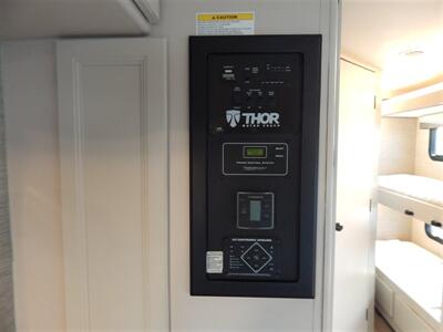 2022 Thor Chateau 31W  Bunkhouse - Photo 41 - Angola, IN 46703