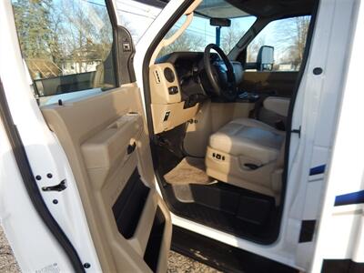 2022 Thor Chateau 31W  Bunkhouse - Photo 17 - Angola, IN 46703