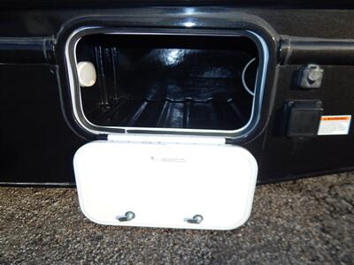 2022 Thor Chateau 31W  Bunkhouse - Photo 10 - Angola, IN 46703