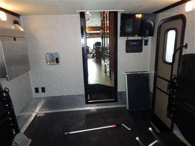 2015 Thor Outlaw 37LS   - Photo 51 - Angola, IN 46703