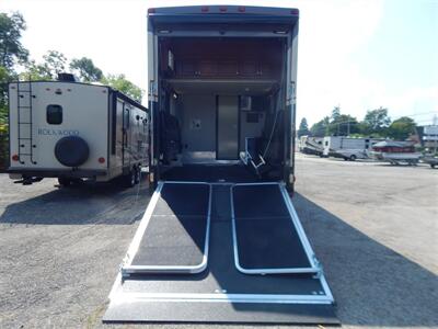 2015 Thor Outlaw 37LS   - Photo 9 - Angola, IN 46703