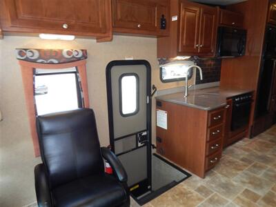 2015 Thor Outlaw 37LS   - Photo 34 - Angola, IN 46703