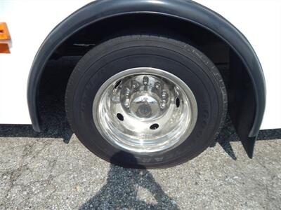 2012 FORD F-550 XL  20 passenger - Photo 12 - Angola, IN 46703