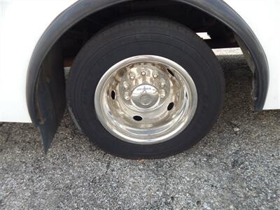2012 FORD F-550 XL  20 passenger - Photo 7 - Angola, IN 46703