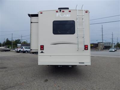 2019 Fleetwood Flair 29m   - Photo 8 - Angola, IN 46703