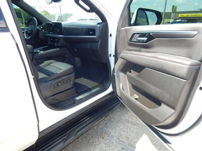 2025 Chevrolet Suburban RST  4wd - Photo 18 - Angola, IN 46703