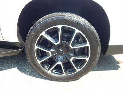 2025 Chevrolet Suburban RST  4wd - Photo 26 - Angola, IN 46703