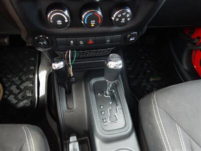 2014 Jeep Wrangler Unlimited Sahara  4wd - Photo 26 - Angola, IN 46703