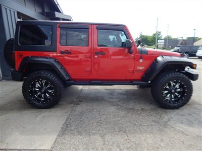 2014 Jeep Wrangler Unlimited Sahara  4wd - Photo 7 - Angola, IN 46703