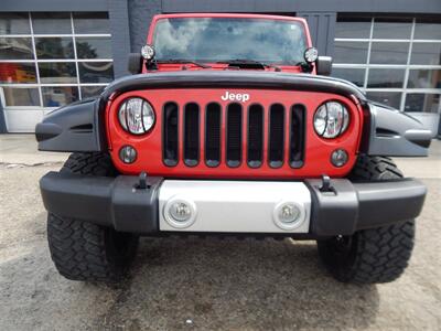 2014 Jeep Wrangler Unlimited Sahara  4wd - Photo 5 - Angola, IN 46703
