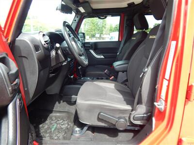 2014 Jeep Wrangler Unlimited Sahara  4wd - Photo 21 - Angola, IN 46703