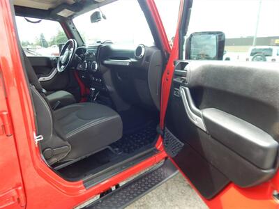 2014 Jeep Wrangler Unlimited Sahara  4wd - Photo 15 - Angola, IN 46703