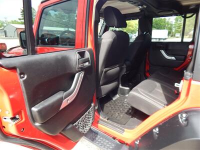2014 Jeep Wrangler Unlimited Sahara  4wd - Photo 18 - Angola, IN 46703