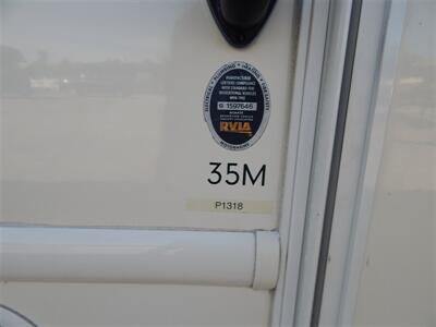 2017 Thor Hurricane 35M   - Photo 12 - Angola, IN 46703