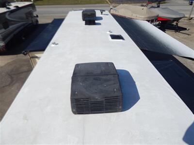 2017 Thor Hurricane 35M   - Photo 34 - Angola, IN 46703