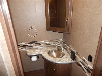 2017 Thor Hurricane 35M   - Photo 54 - Angola, IN 46703