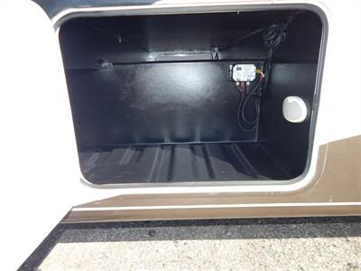 2017 Thor Hurricane 35M   - Photo 26 - Angola, IN 46703