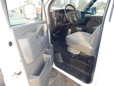 2019 Chevrolet Express LS 3500  15 Passenger - Photo 16 - Angola, IN 46703