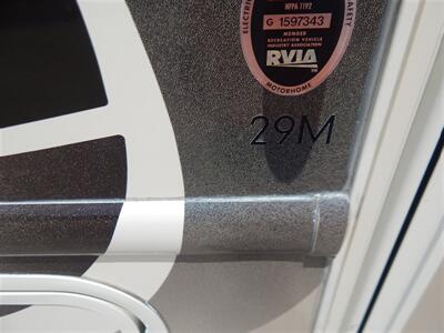 2017 Thor Hurricane 29M   - Photo 10 - Angola, IN 46703